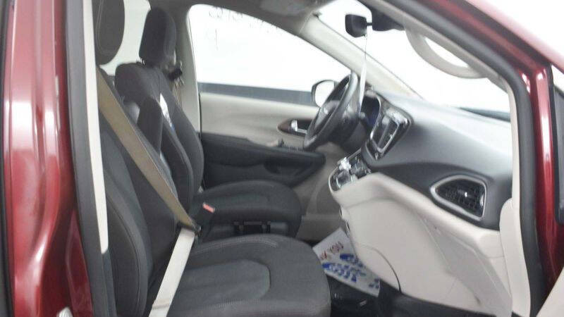 2023 Chrysler Voyager LX