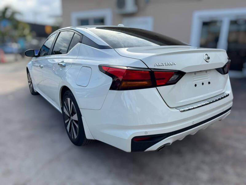 2021 Nissan Altima 2.5 SV