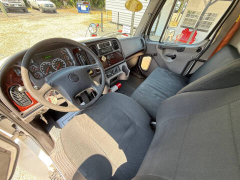 2017 Freightliner M2 106