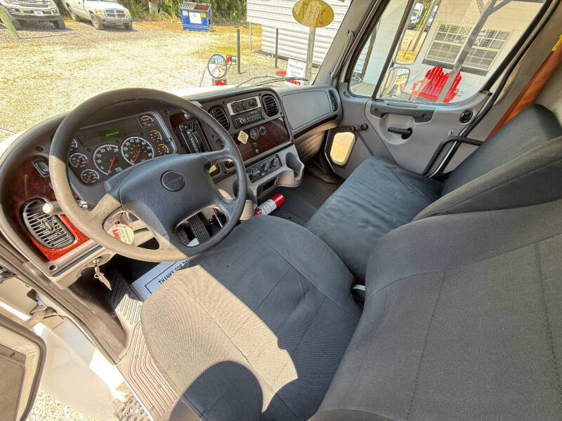 2017 Freightliner M2 106