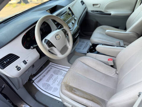 2011 Toyota Sienna LE 8-Passenger