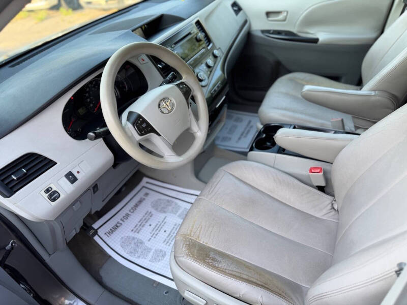 2011 Toyota Sienna LE 8-Passenger
