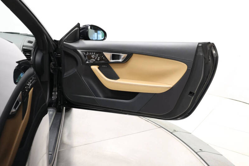 2014 Jaguar F-TYPE V8 S