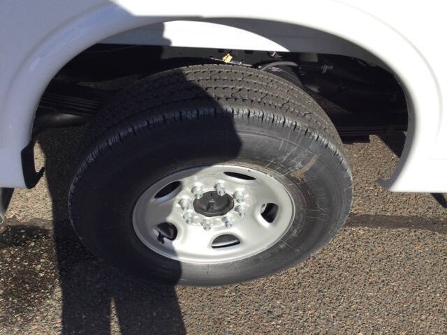 2025 Chevrolet Express 3500