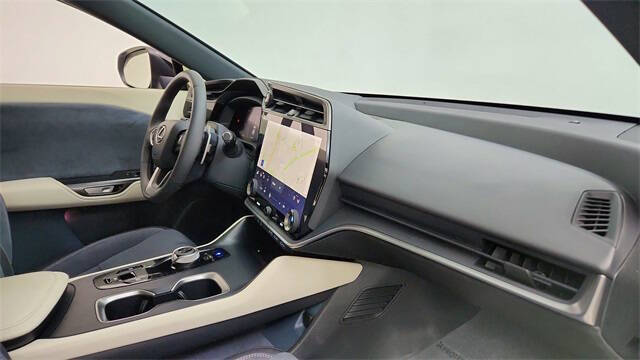 2023 Lexus RZ 450e Luxury