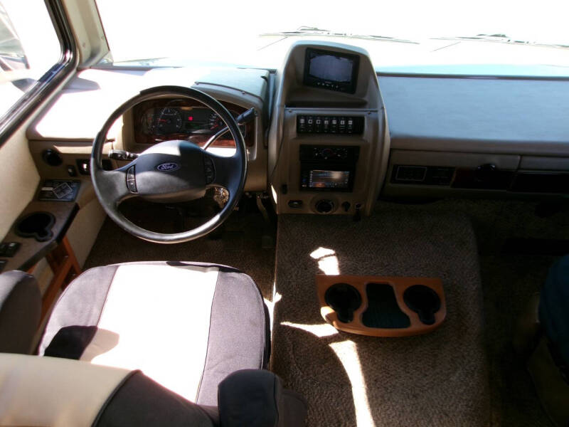 2015 Fleetwood RV Bounder 35k