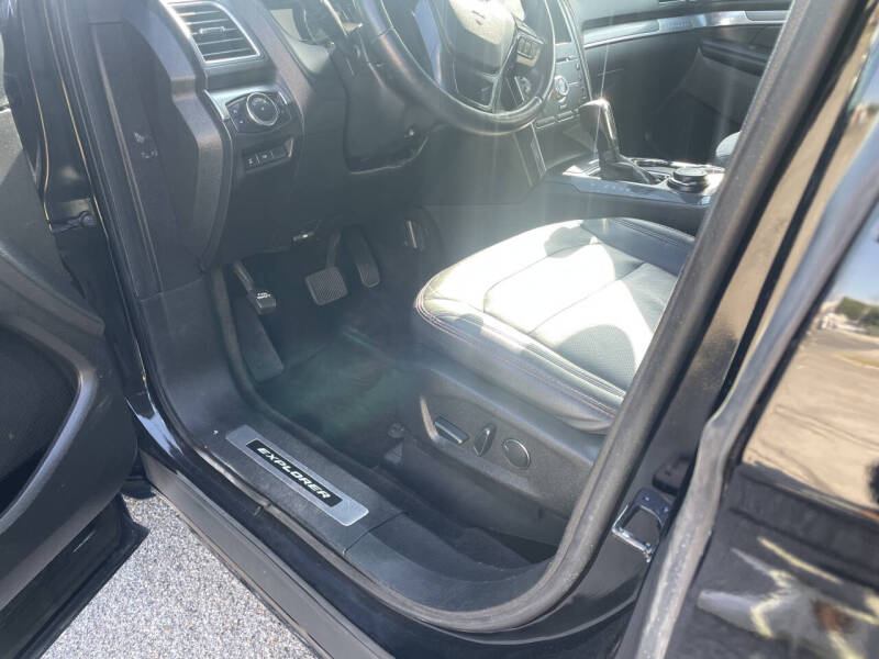 2017 Ford Explorer Sport