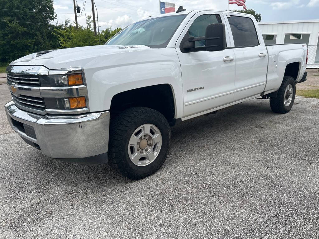 White 2017 Chevrolet Silverado 2500HD Pickup Truck Four-Wheel Drive 6-Speed Automatic