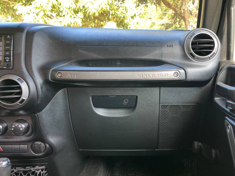 2017 Jeep Wrangler Willys Wheeler