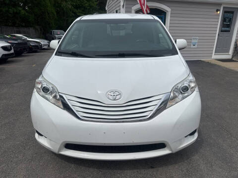 2017 Toyota Sienna LE 8-Passenger