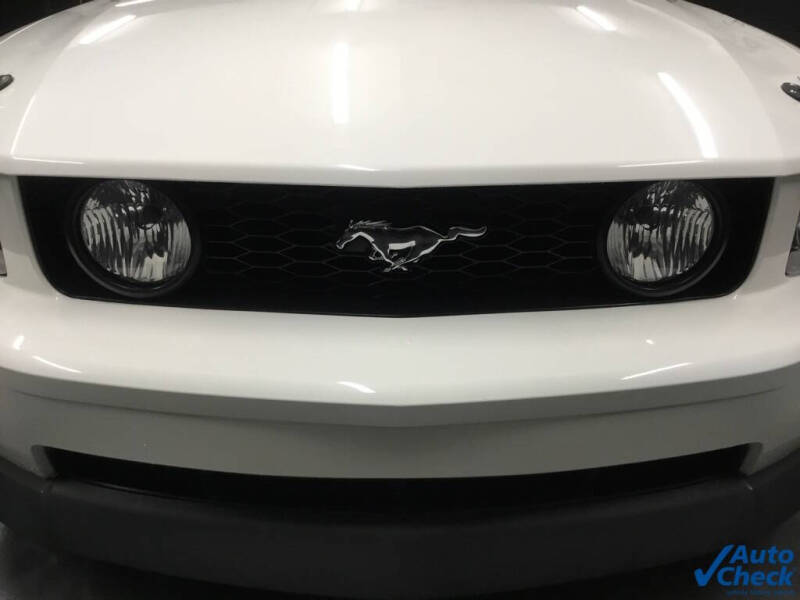 2005 Ford Mustang GT Deluxe