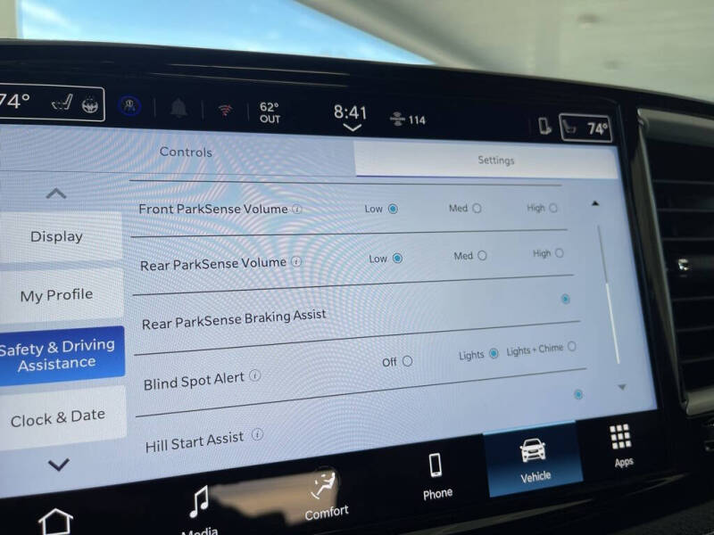 2026 Chrysler Pacifica Select