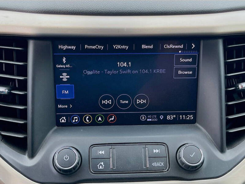 2022 GMC Acadia Denali