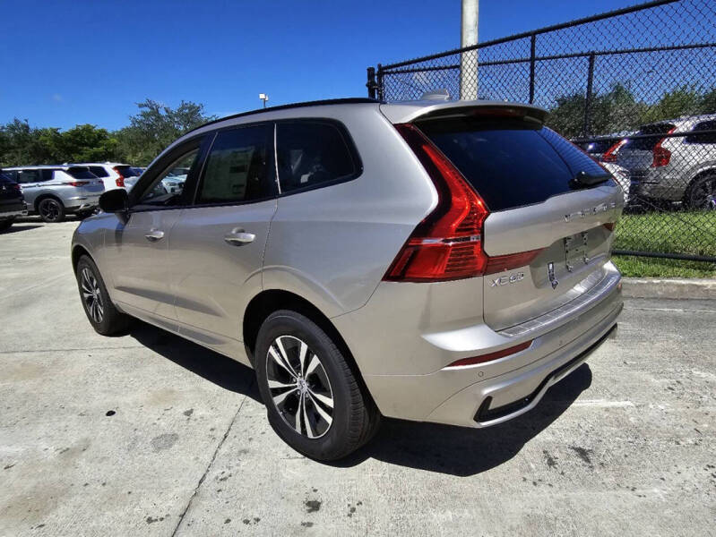 2025 Volvo XC60 B5 Core Dark Theme