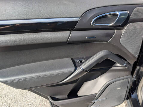 2017 Porsche Cayenne Platinum Edition