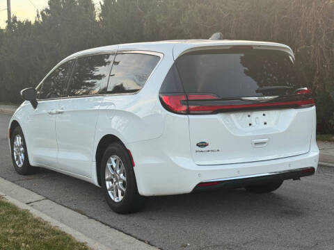 2023 Chrysler Pacifica Touring