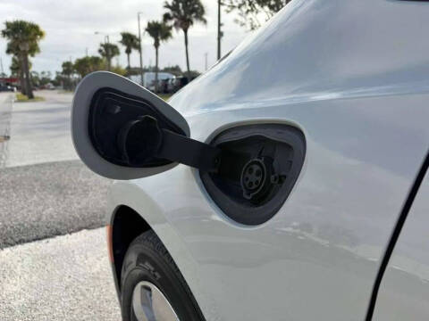 2017 Chrysler Pacifica Hybrid Platinum