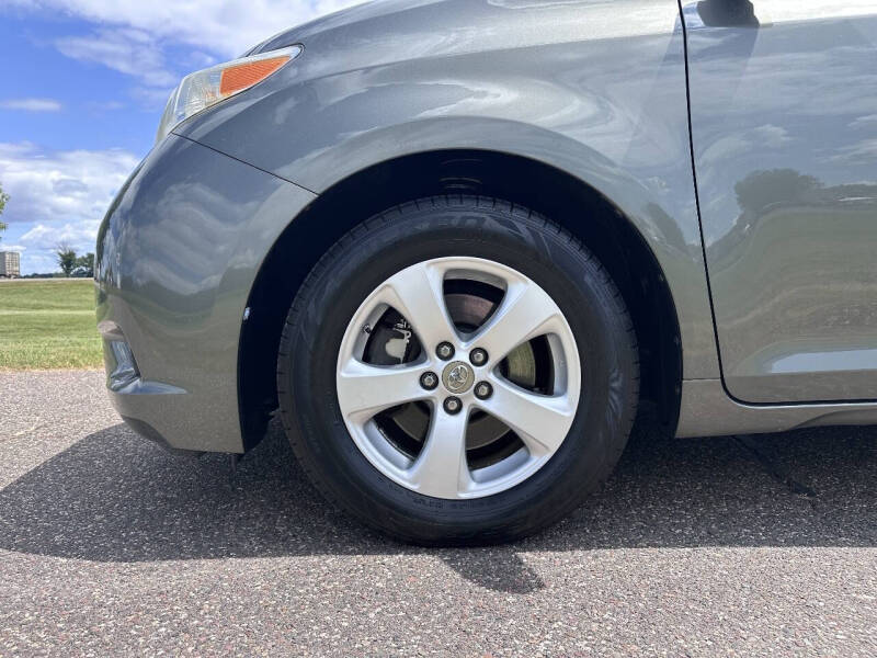2011 Toyota Sienna LE 8-Passenger