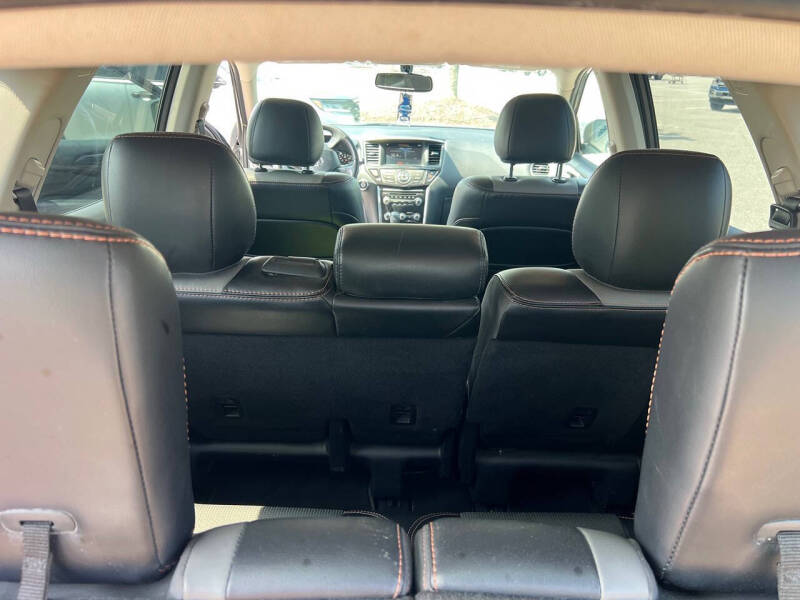 2020 Nissan Pathfinder SV