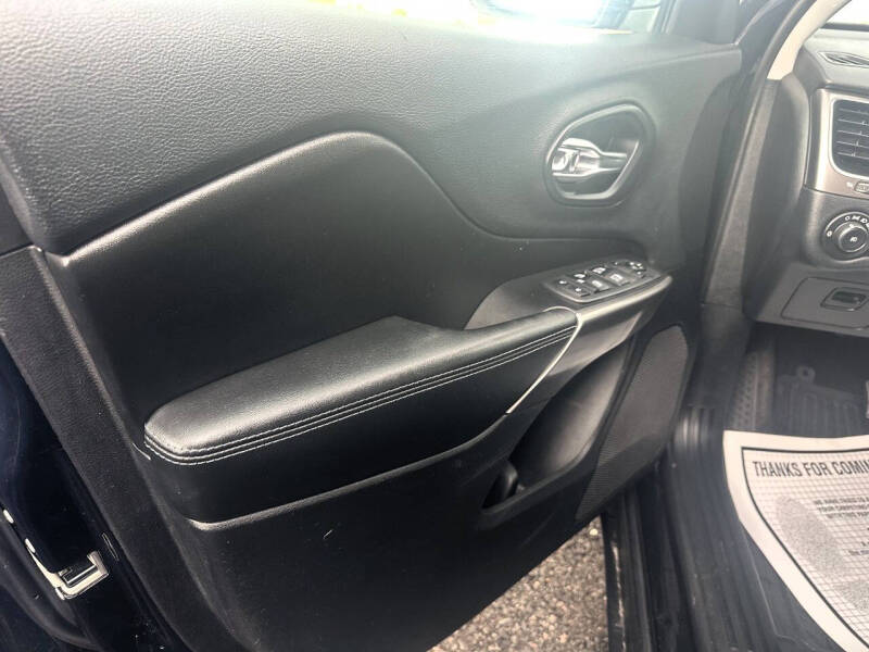 2019 Jeep Cherokee Latitude Plus - Photo 14