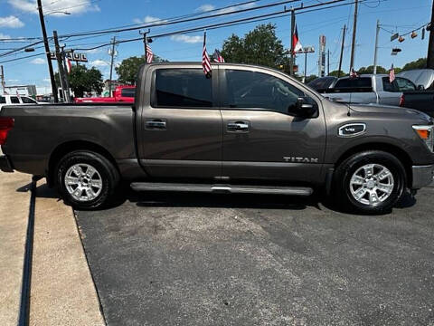 2017 Nissan Titan SV