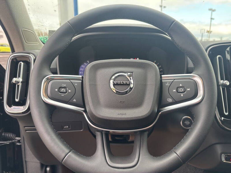2026 Volvo XC40 B5 Plus