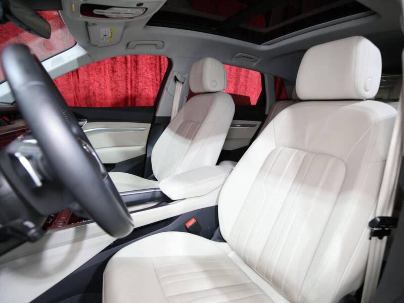 2019 Audi e-tron quattro Premium Plus