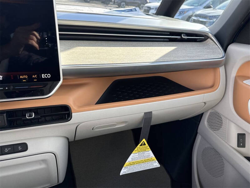 2025 Volkswagen ID. Buzz Pro S Plus 4Motion