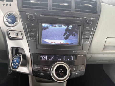 2013 Toyota Prius v Five