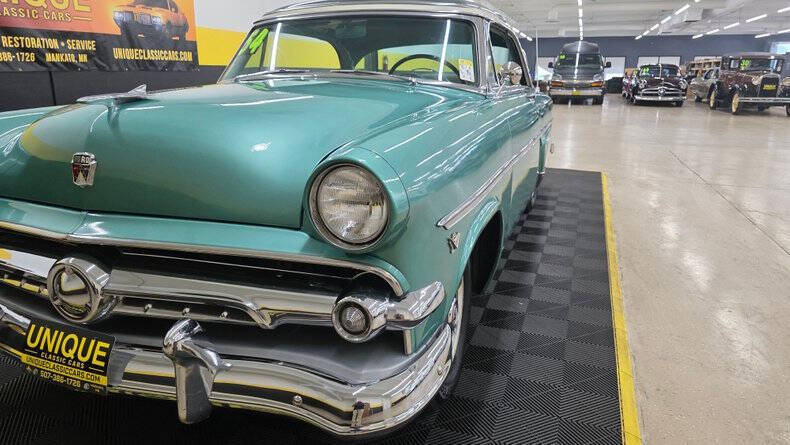 1954 Ford Crestline