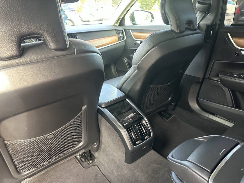 2022 Volvo S90 B6 Momentum