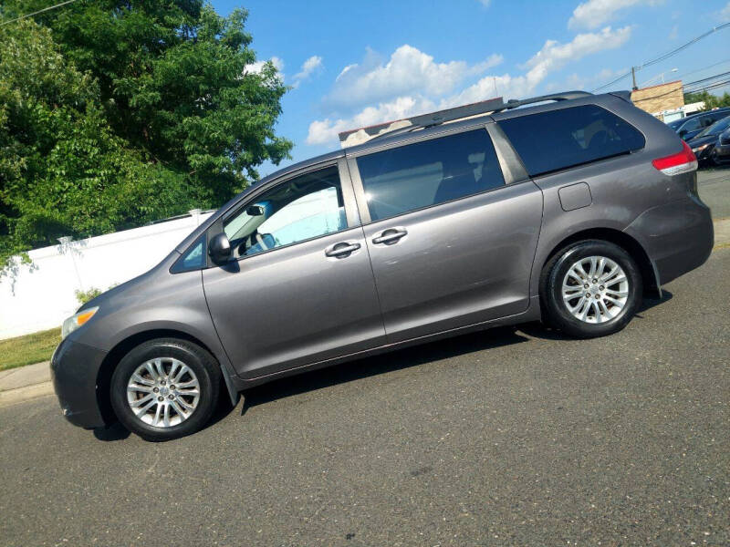 2012 Toyota Sienna XLE 8-Passenger