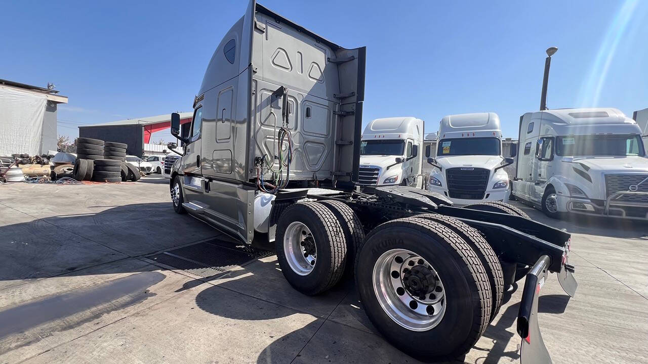 2020 Freightliner Cascadia for sale at KING TRUCK TRAILER SALES in Bakersfield, CA