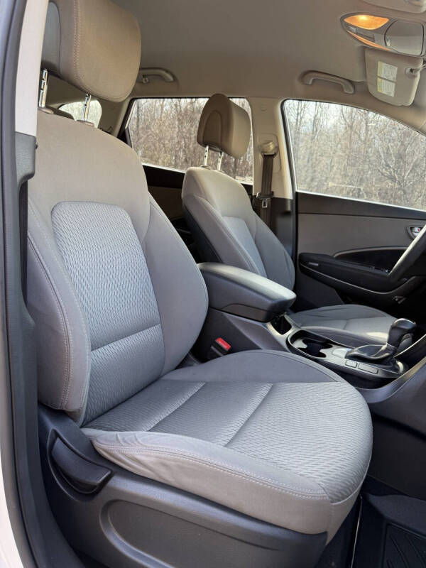 2017 Hyundai Santa Fe SE