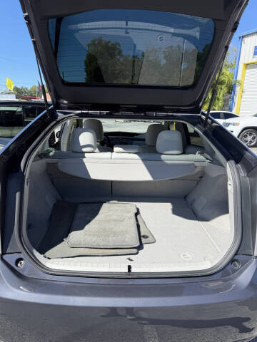 2012 Toyota Prius Two