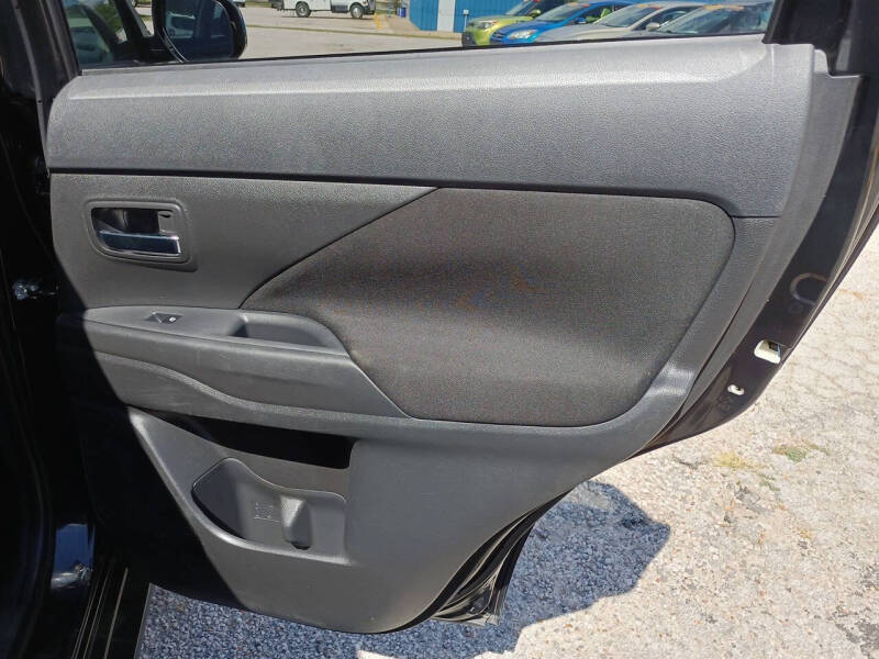 2016 Mitsubishi Outlander ES