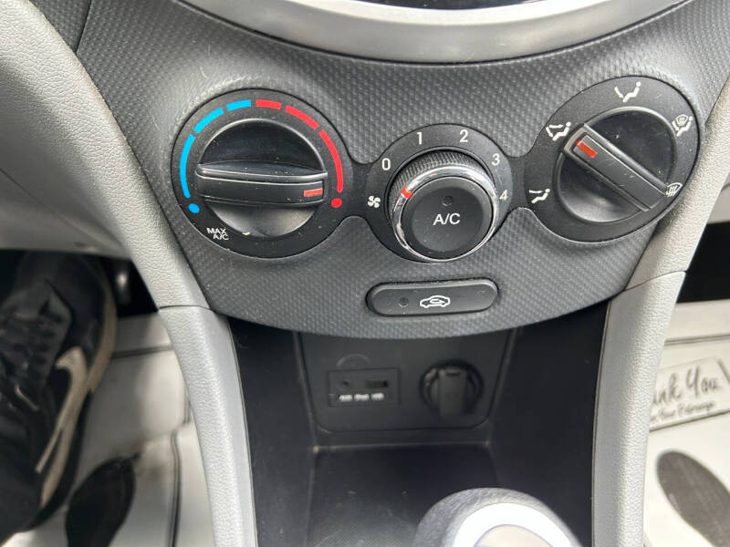 2012 Hyundai Accent GLS