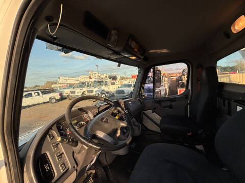 2015 Freightliner M2 106