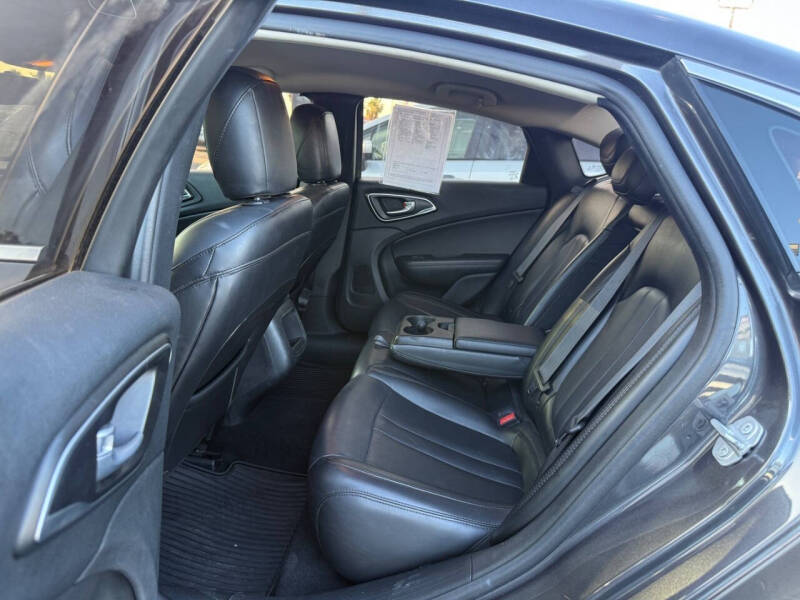 2017 Chrysler 200 Limited
