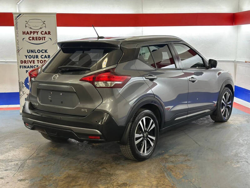 2020 Nissan Kicks SR