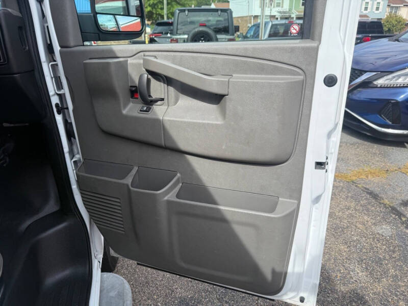 2023 GMC Savana 2500