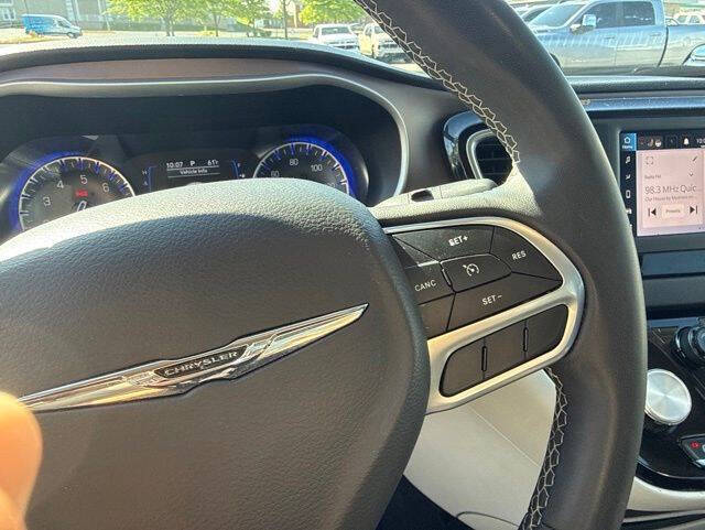 2023 Chrysler Voyager LX