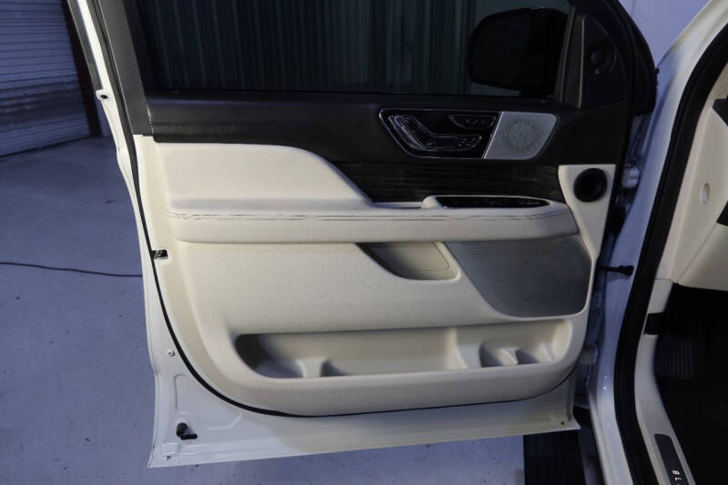 2022 Lincoln Navigator Black Label