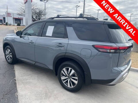 2023 Nissan Pathfinder SL