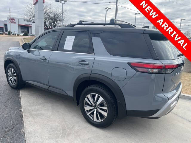 2023 Nissan Pathfinder SL