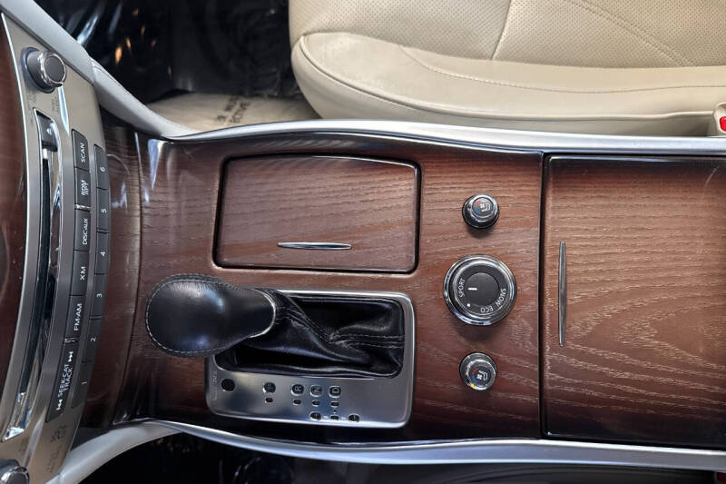 2015 Infiniti Q70 3.7