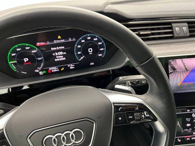 2022 Audi e-tron quattro Premium