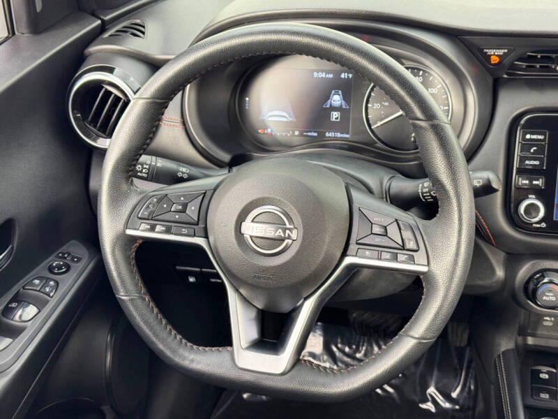 2023 Nissan Kicks SR