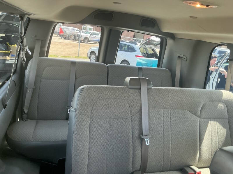 2025 Chevrolet Express LS 3500