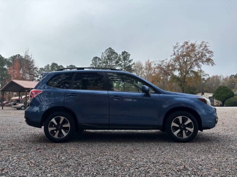 2017 Subaru Forester Premium photo 5